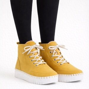 ILSE JACOBSEN yellow warm ankle tie up lined sneakers/boots NWT (white laces)
